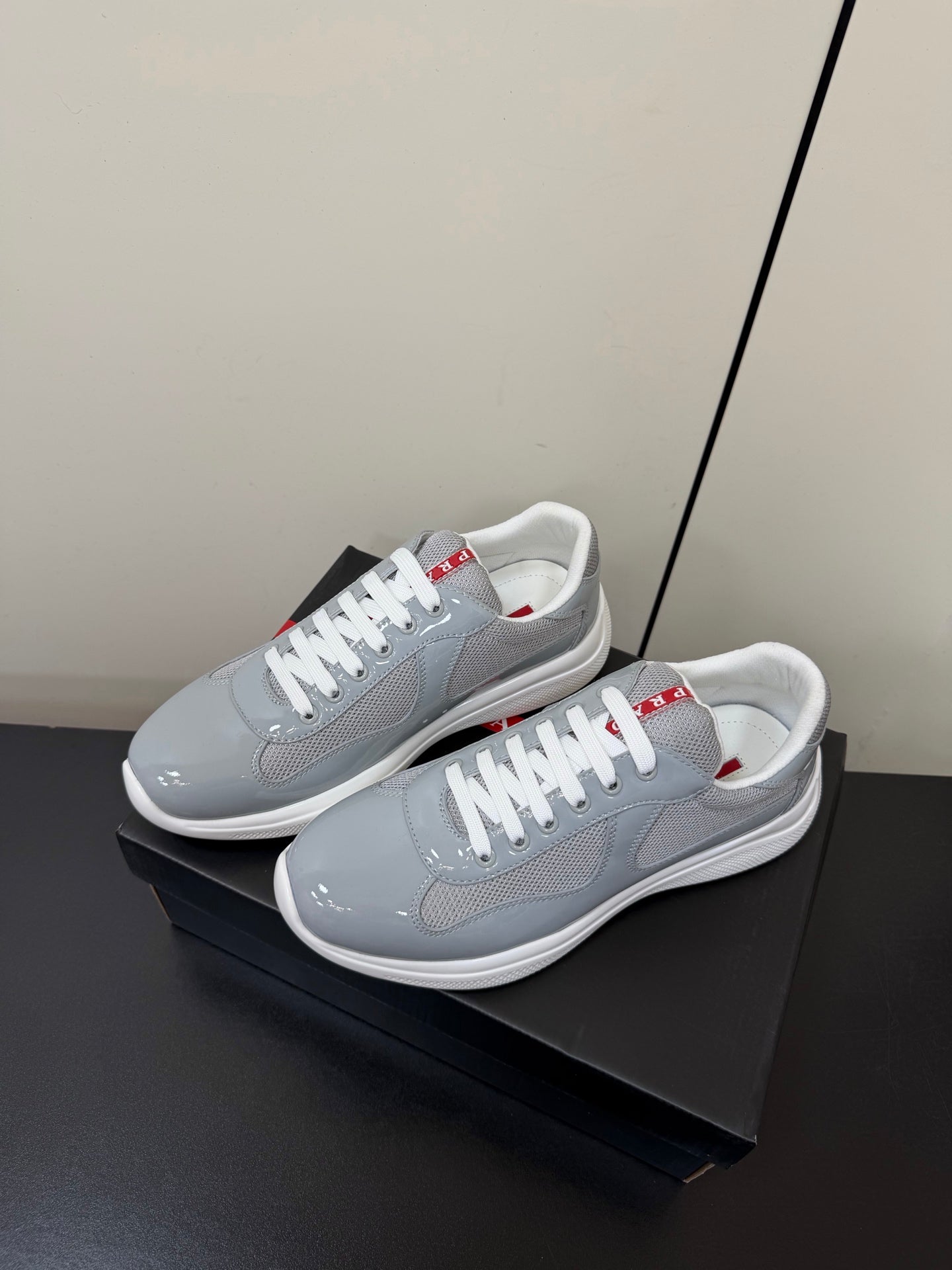 PRADA 26S SNEAKERS IN LIGHT GRAY PATENT CALFSKIN AND WHITE MESH