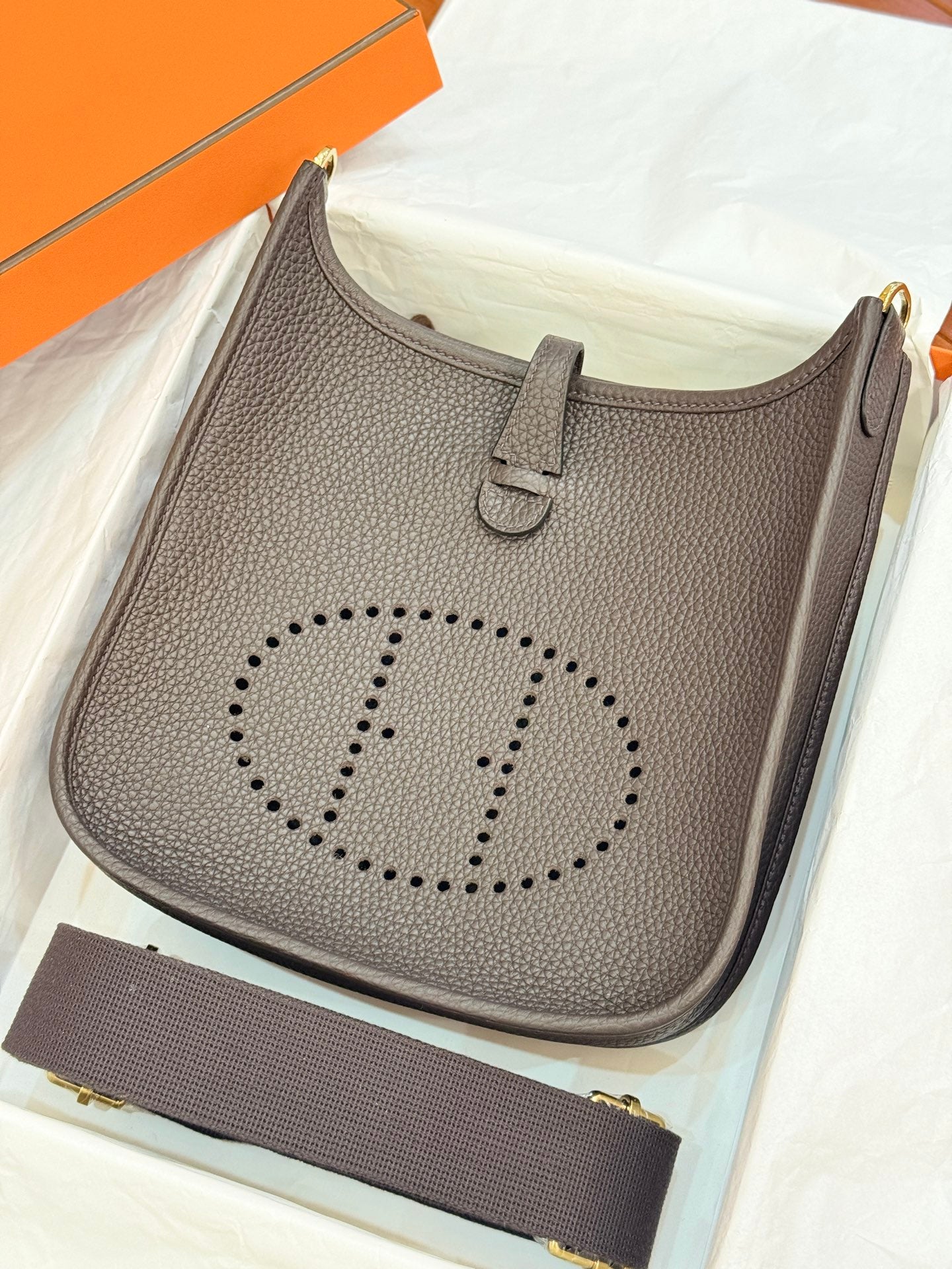 HM 26S EVELYNE BAG 23MM IN DARK BROWN GRAINED CALFSKIN