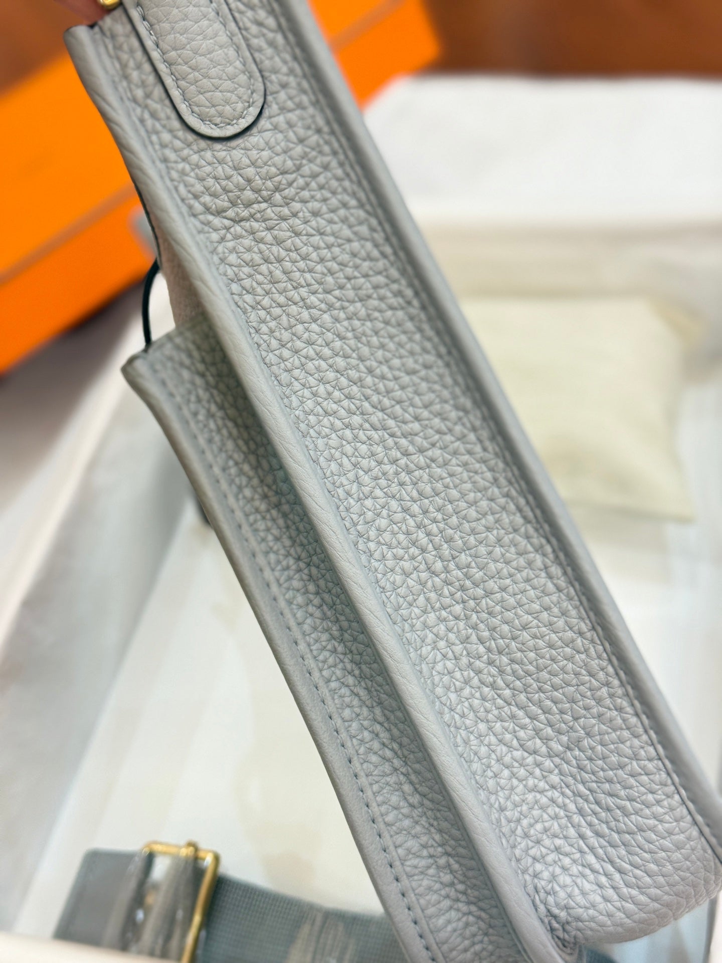 HM 26S EVELYNE BAG 23MM IN LIGHT GRAY GRAINED CALFSKIN
