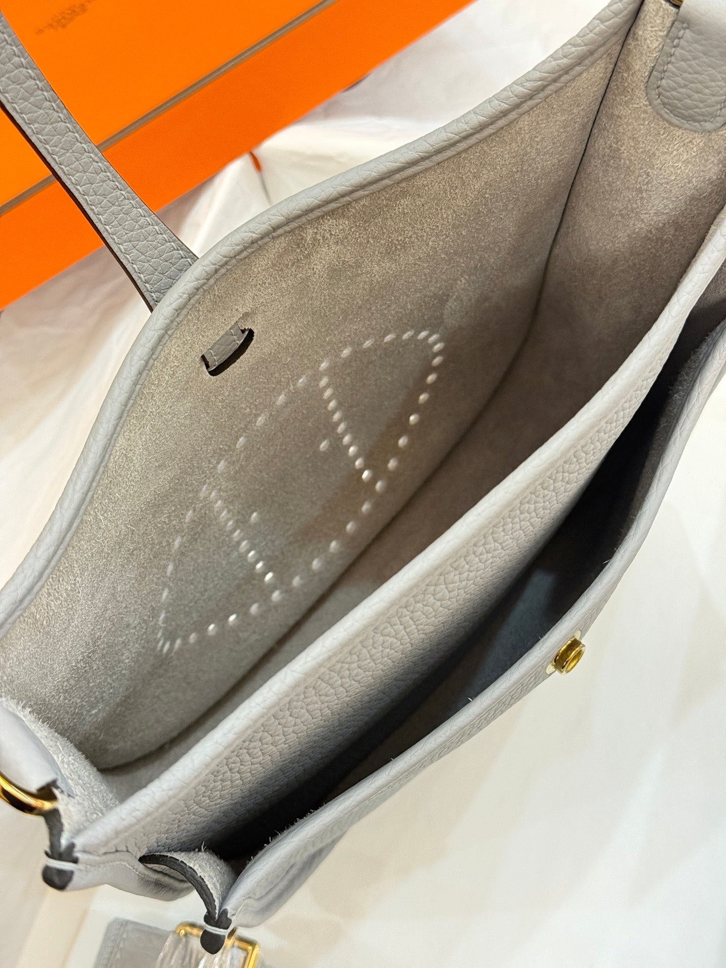 HM 26S EVELYNE BAG 23MM IN LIGHT GRAY GRAINED CALFSKIN