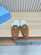 TRIANGLE LOGO FLATS IN CAMEL SUEDE AND FUR LINING