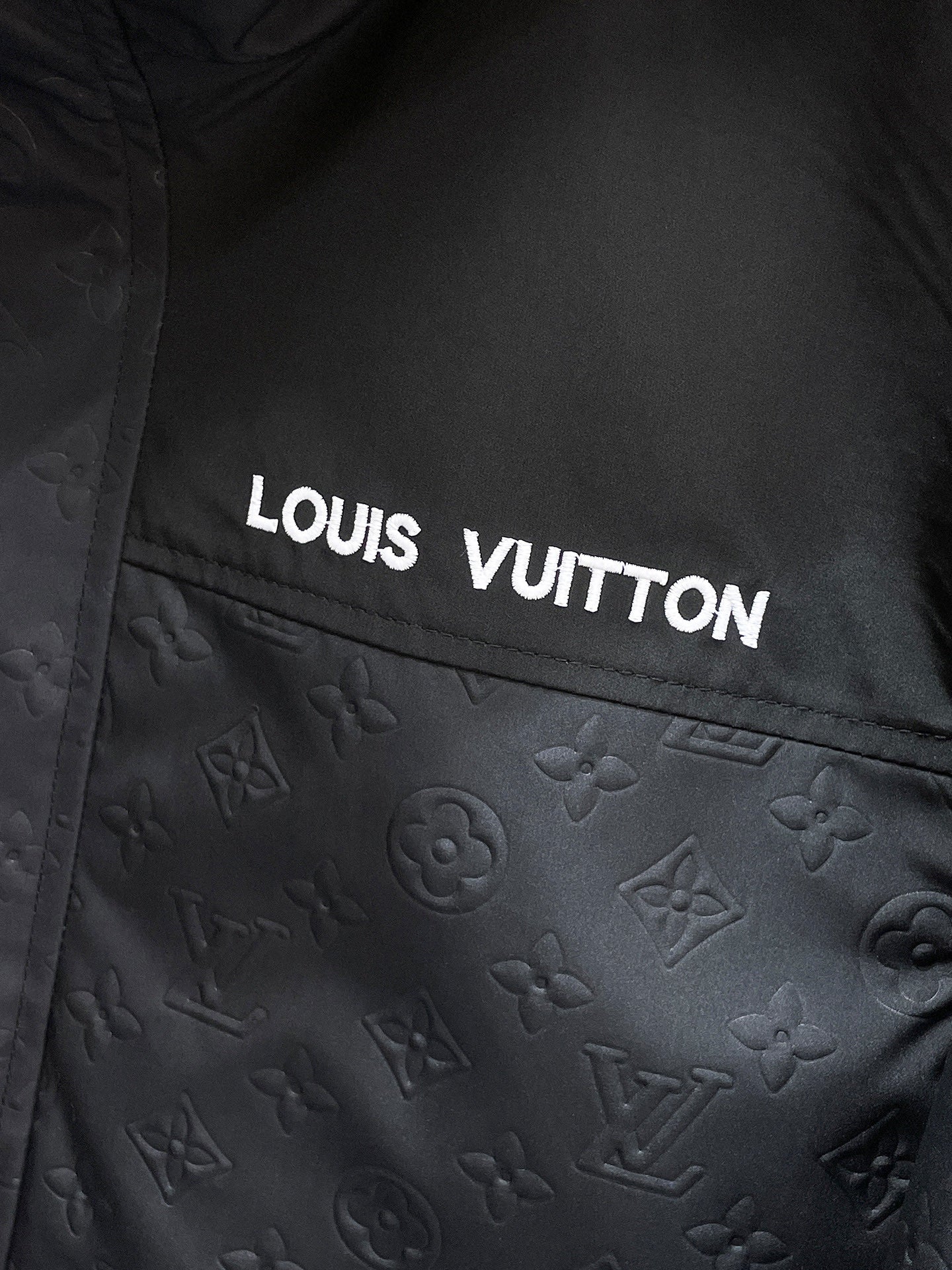 LV BLACK JACKET 239570