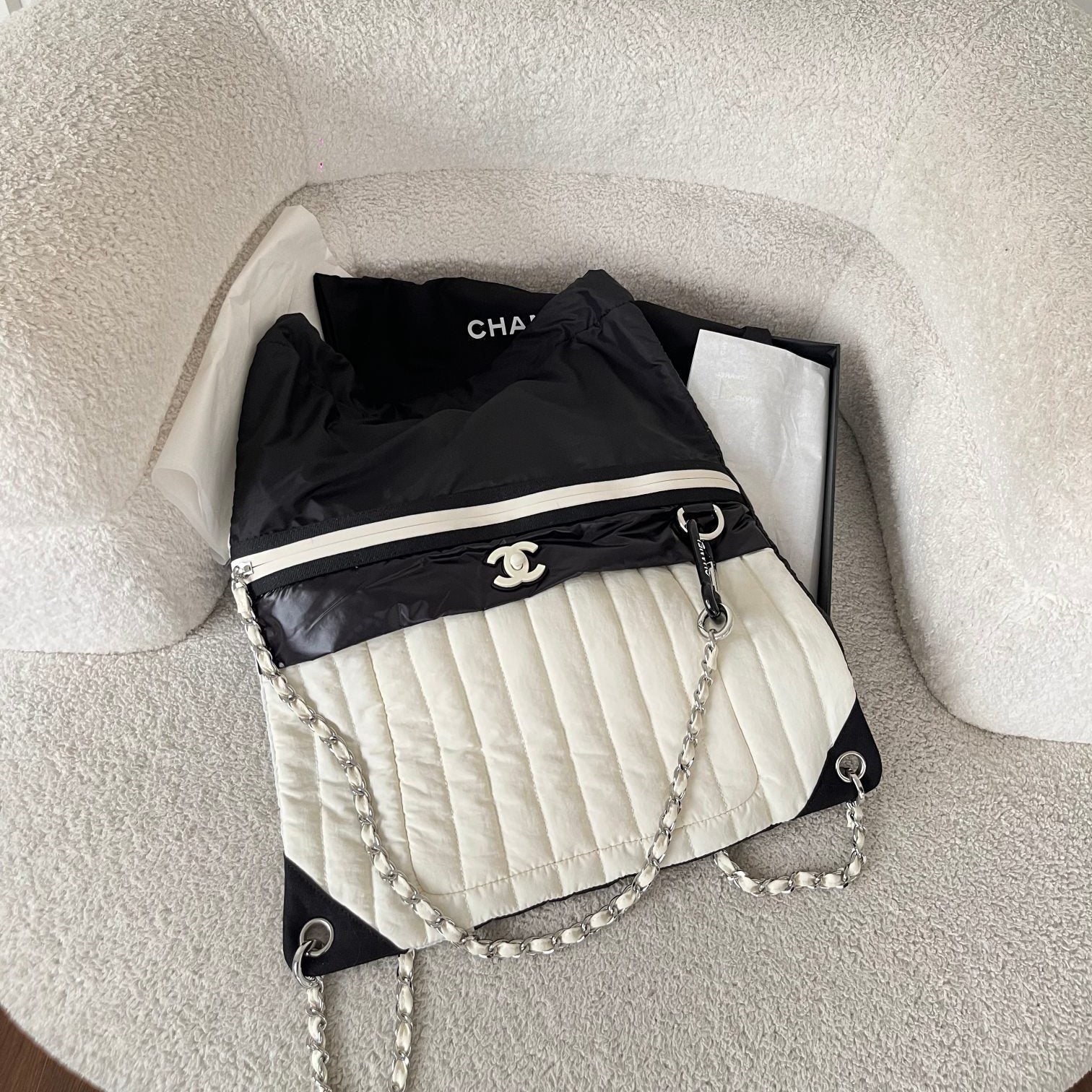 CHANEL 26S DRAWSTRING BACKPACK 44 IN BLACK AND WHITE NYLON GOLD HARDWARE