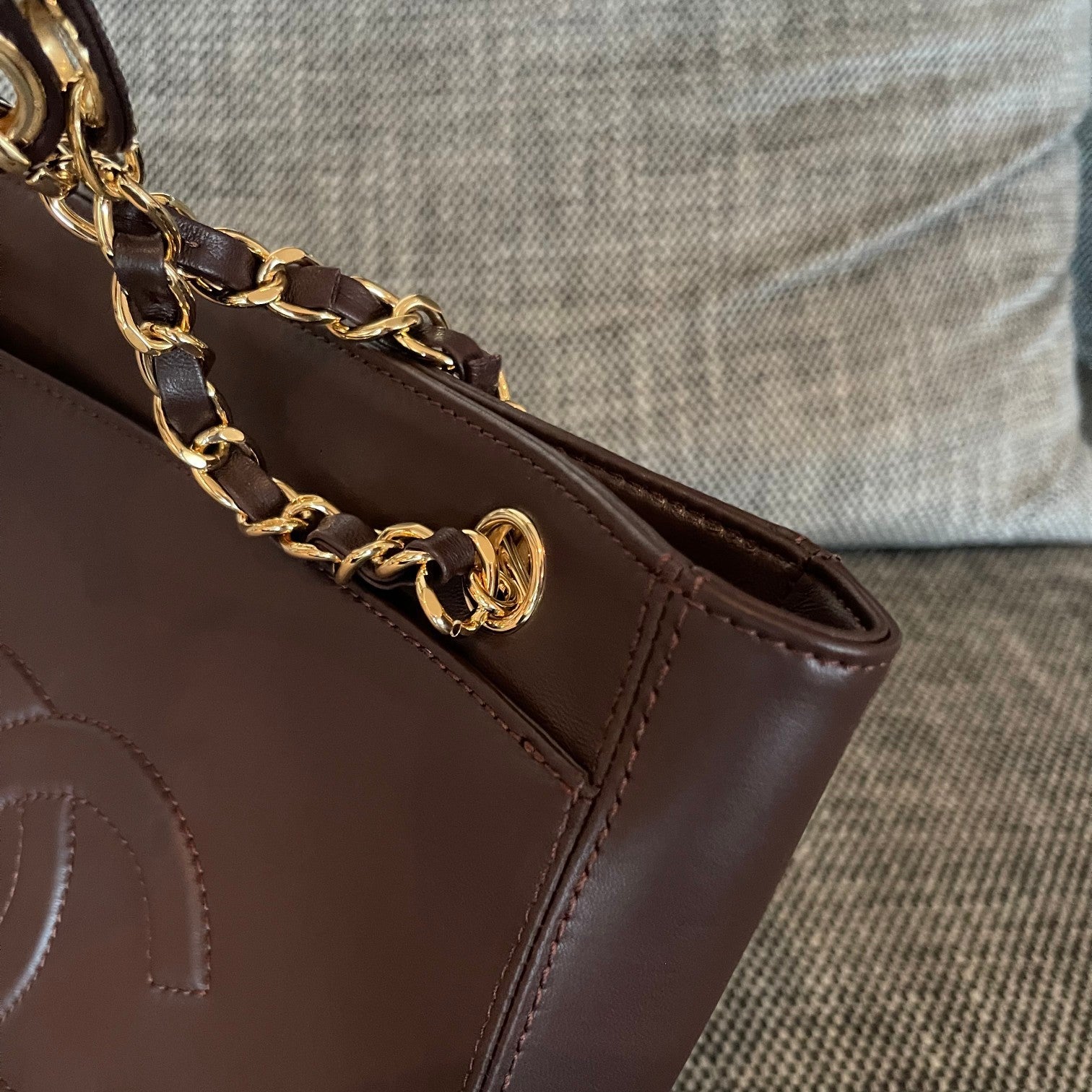 CHANEL 26S FLAP SHOULDER BAG 26 IN DARK BROWN LAMBSKIN GOLD HARDWARE