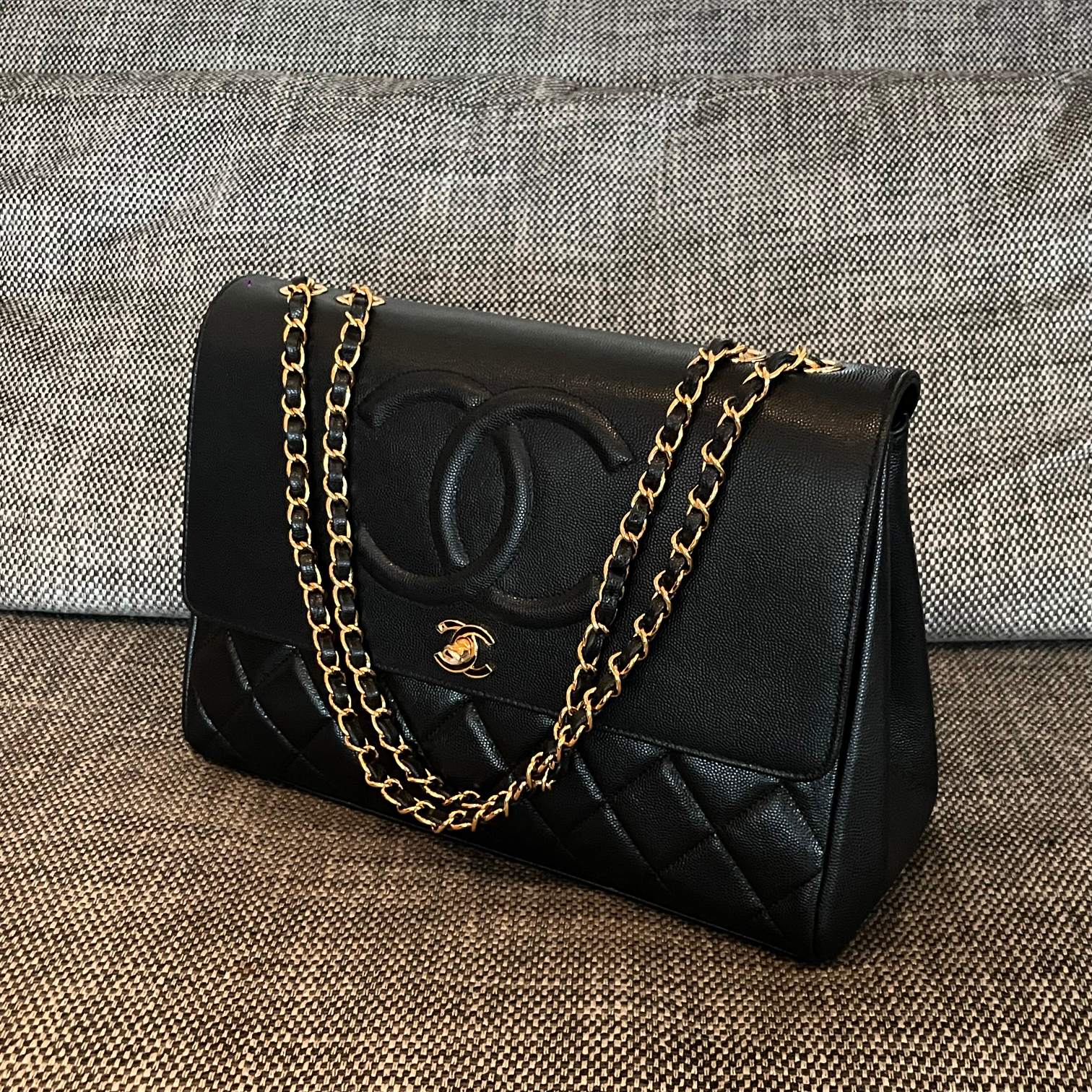 CHANEL 26S LARGE CC LOGO FLAP SHOULDER BAG 33 IN BLACK CAVIAR CALFSKIN GOLD HARDWARE