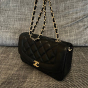CHANEL 26S FLAP SHOULDER BAG 22 IN BLACK CAVIAR CALFSKIN GOLD HARDWARE