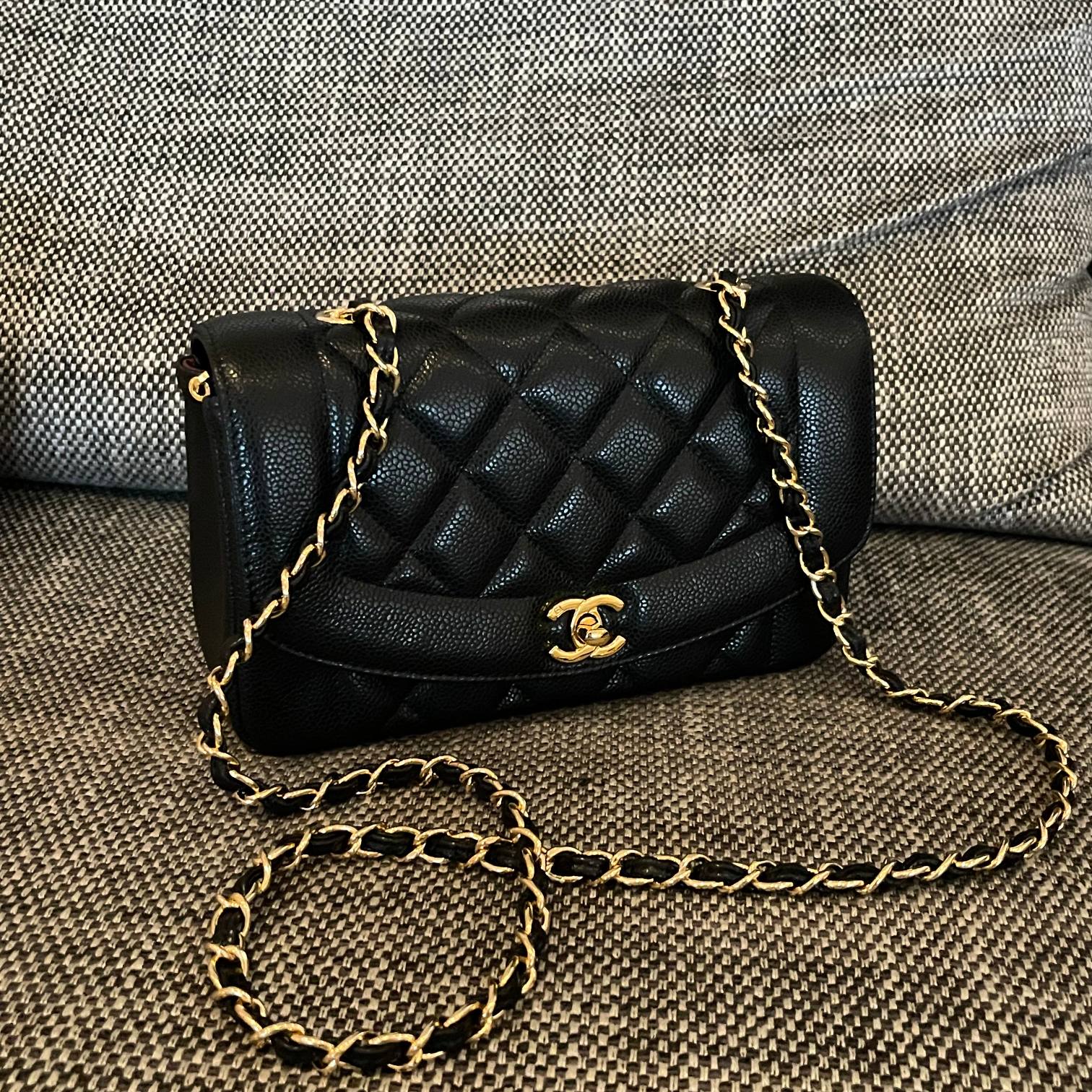 CHANEL 26S FLAP SHOULDER BAG 22 IN BLACK CAVIAR CALFSKIN GOLD HARDWARE
