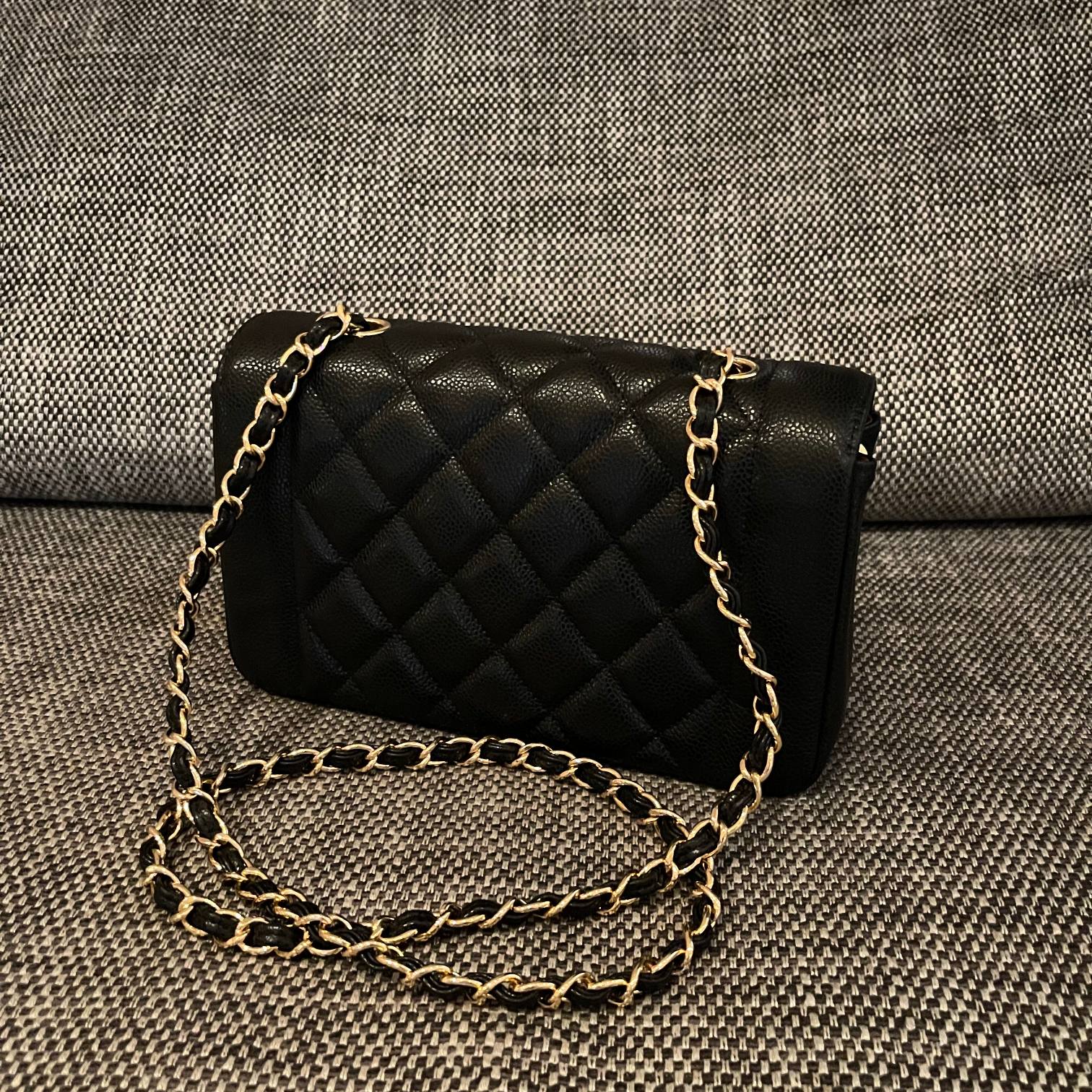 CHANEL 26S FLAP SHOULDER BAG 22 IN BLACK CAVIAR CALFSKIN GOLD HARDWARE