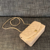 CHANEL 26S FLAP SHOULDER BAG 22 IN BEIGE QUILTED LAMBSKIN GOLD HARDWARE