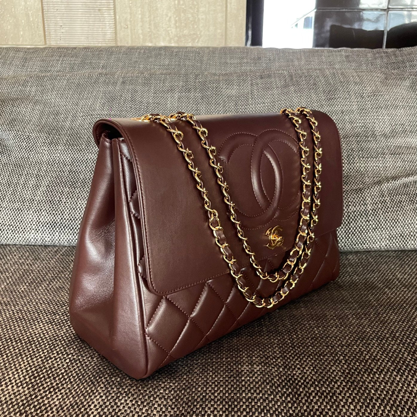 CHANEL 26S LARGE CC LOGO FLAP SHOULDER BAG 33 IN DARK BROWN LAMBSKIN GOLD HARDWARE