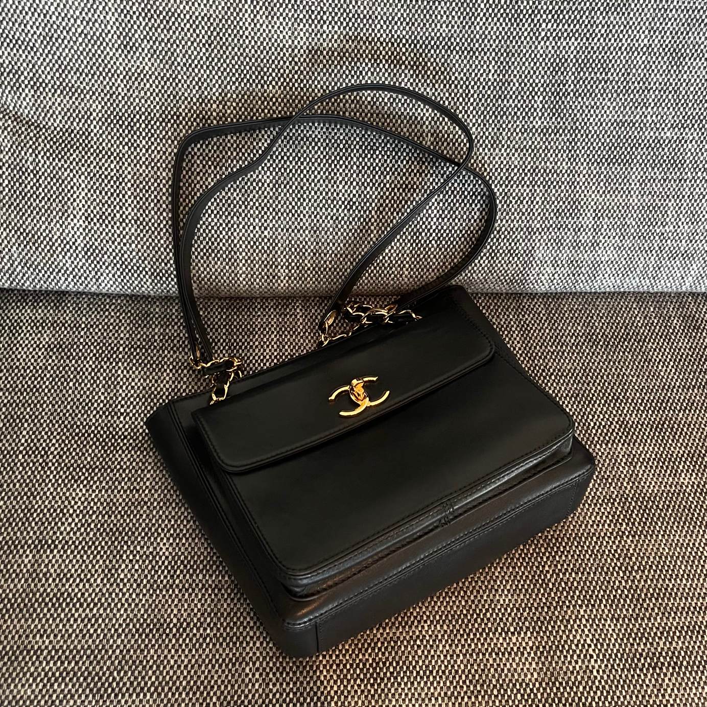 CHANEL 26S FLAP SHOULDER BAG 26 IN BLACK LAMBSKIN GOLD HARDWARE