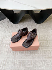 THONG SANDALS IN ESPRESSO LAMBSKIN WITH SILVER BUCKLE