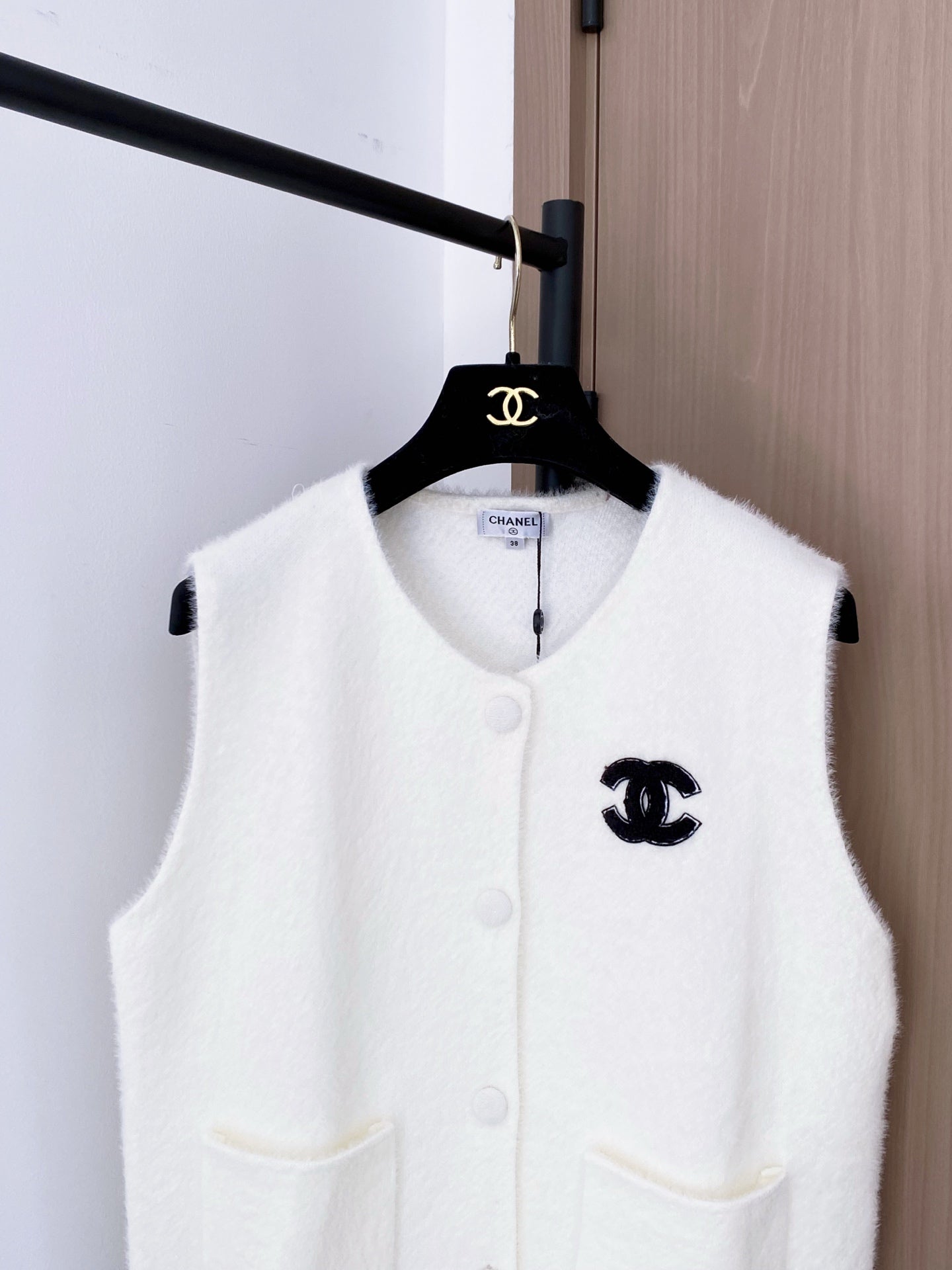 CHANEL 25S SLEEVELESS VEST 366