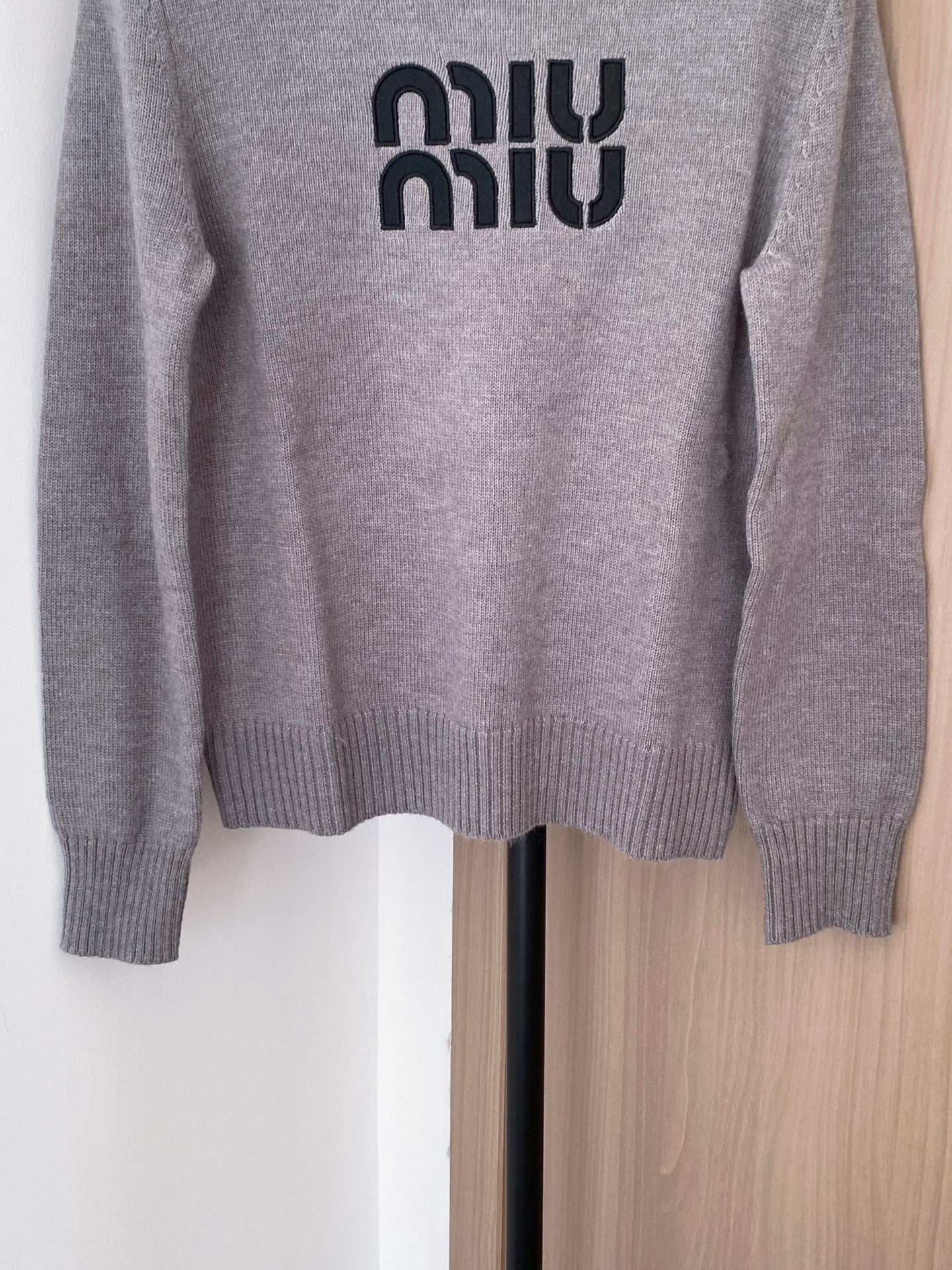 MIUMIU SWEATER STYLE 706