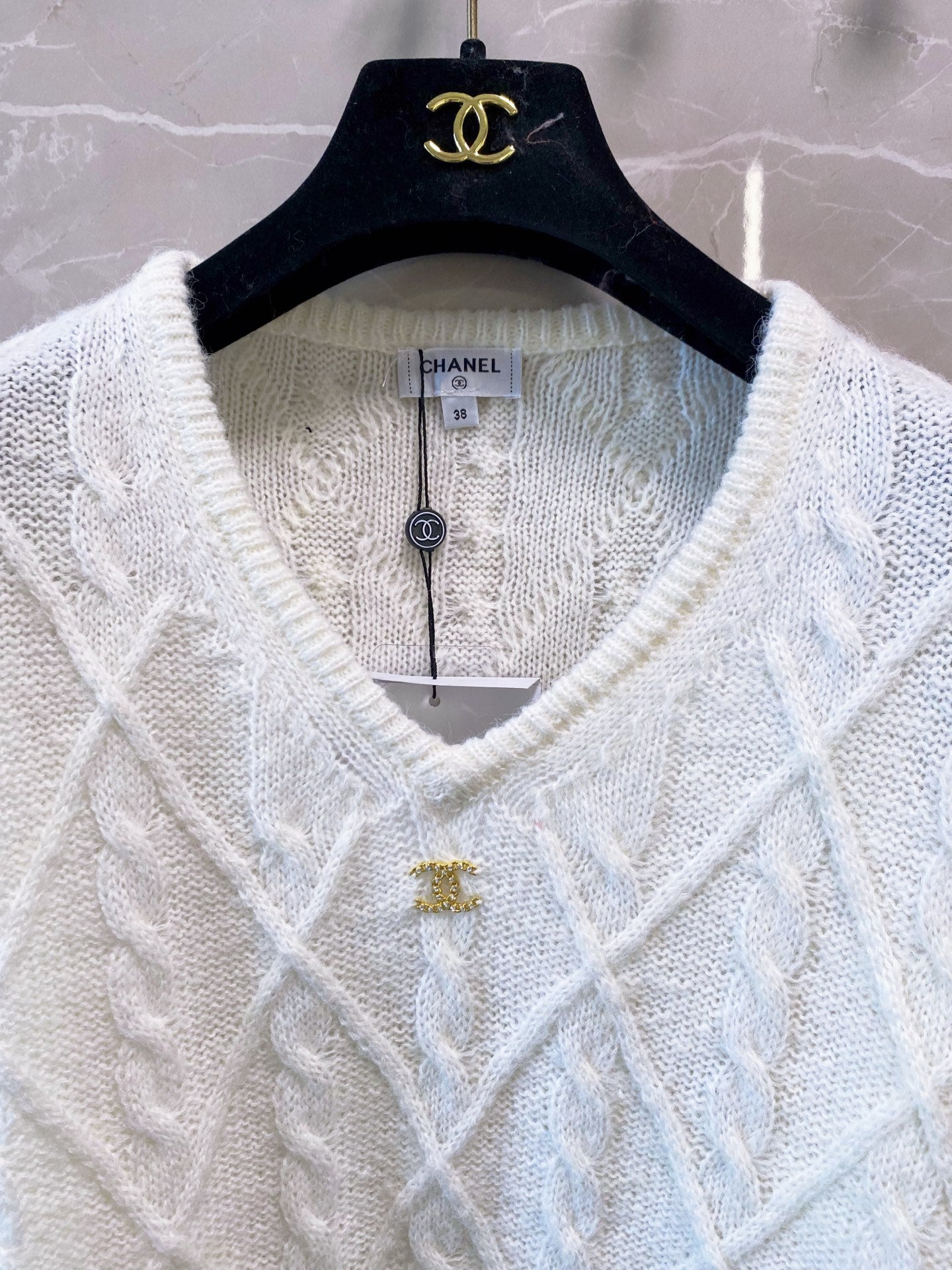 CHANEL 26S V-NECK SWEATER 656