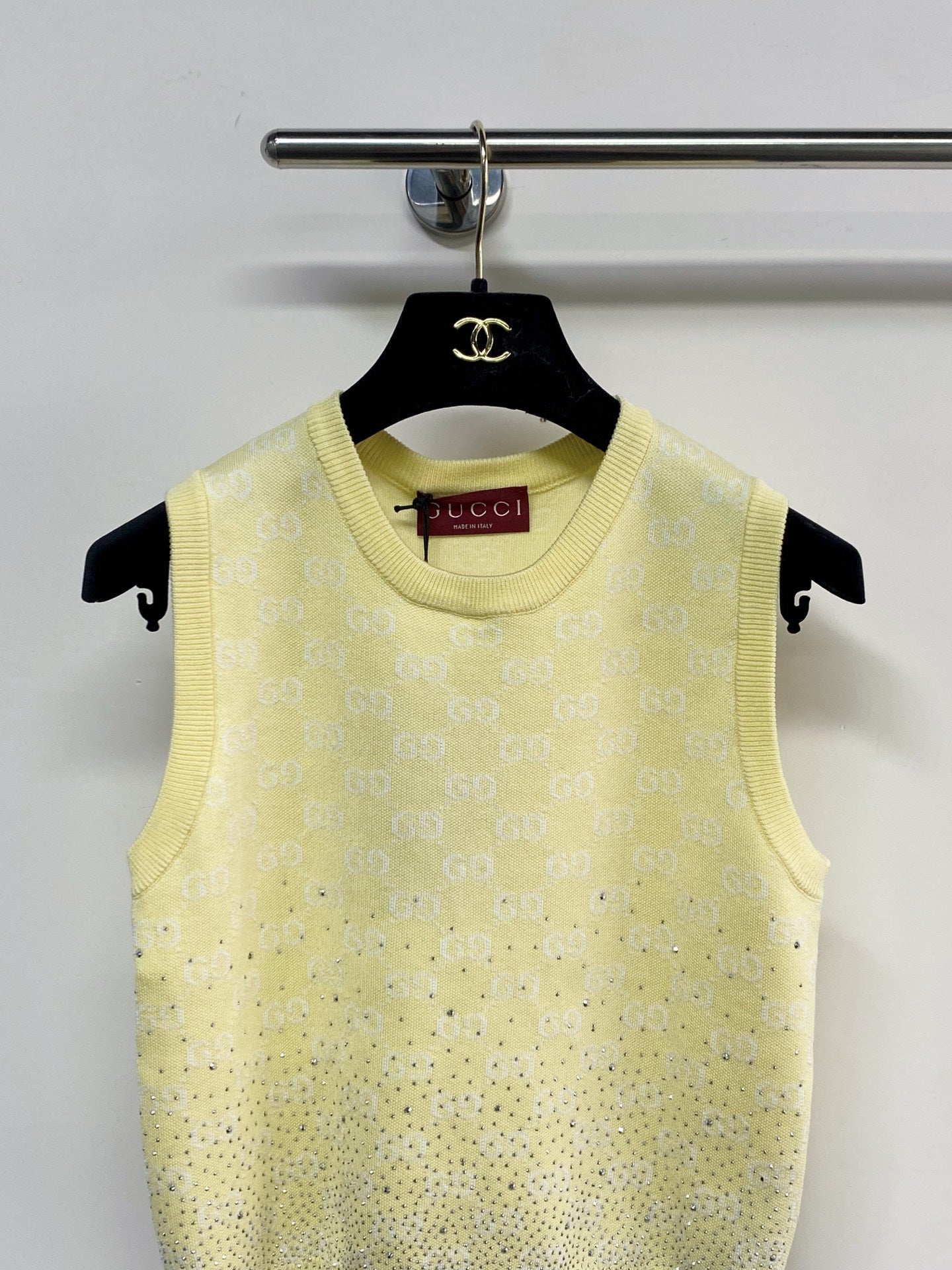 GUCCI 26S EMBELLISHED SLEEVELESS SWEATER 108