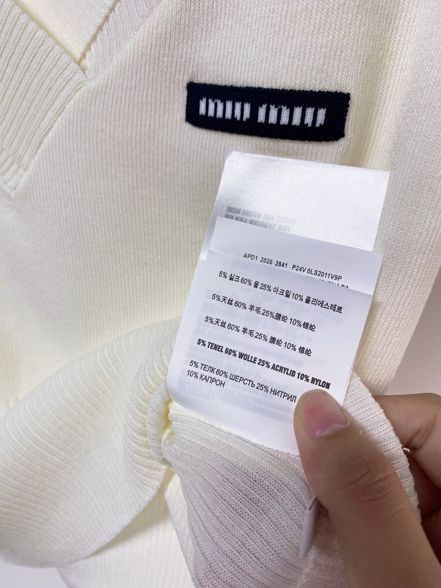MIUMIU 26S SHORT-SLEEVED SWEATER STYLE 1144