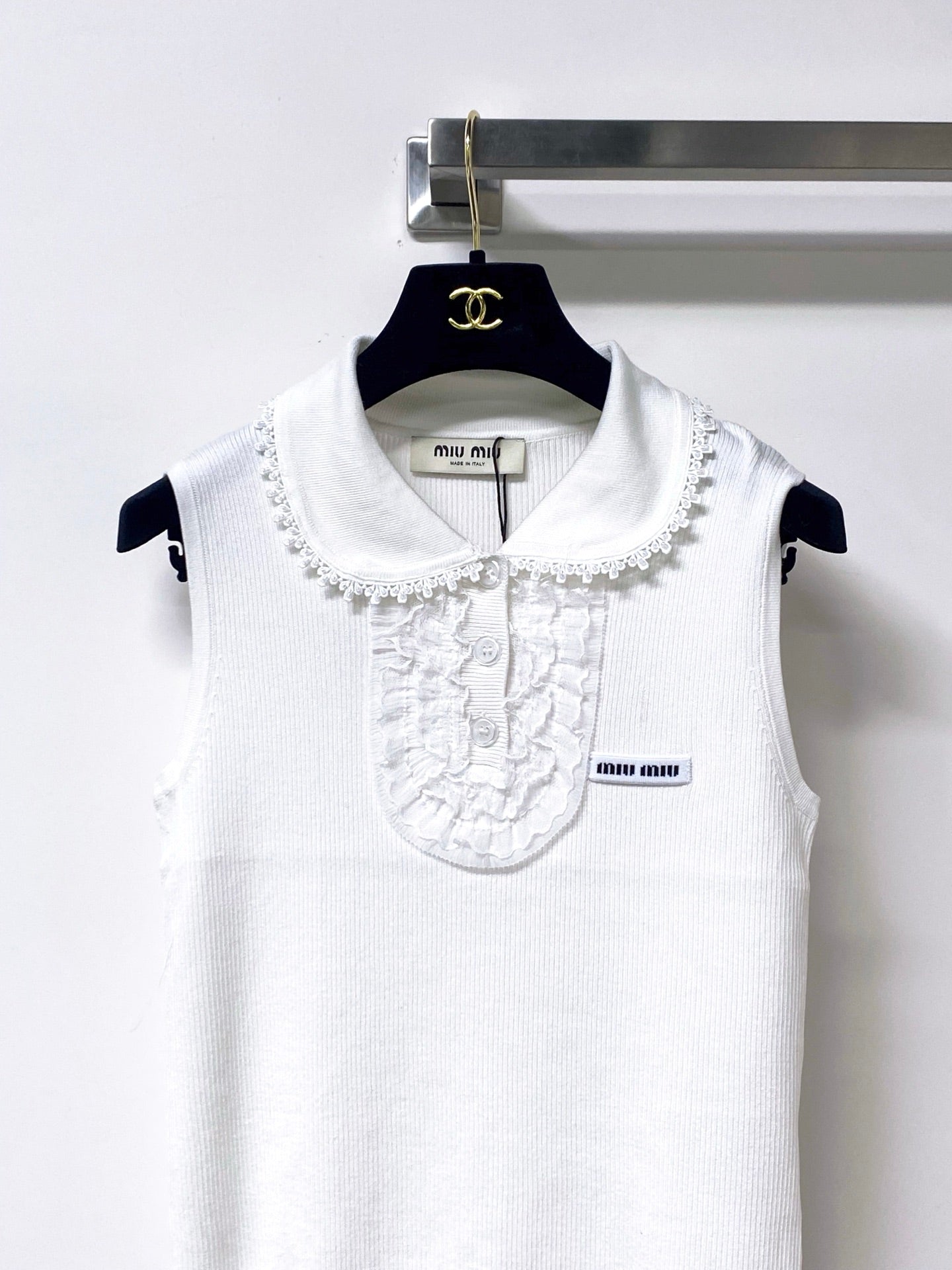MIUMIU 26S SLEEVELESS POLO TOP STYLE 1050