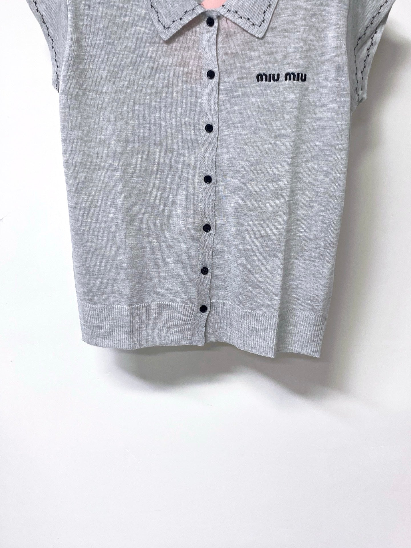 MIUMIU 26S SLEEVELESS KNIT POLO TOP 1167