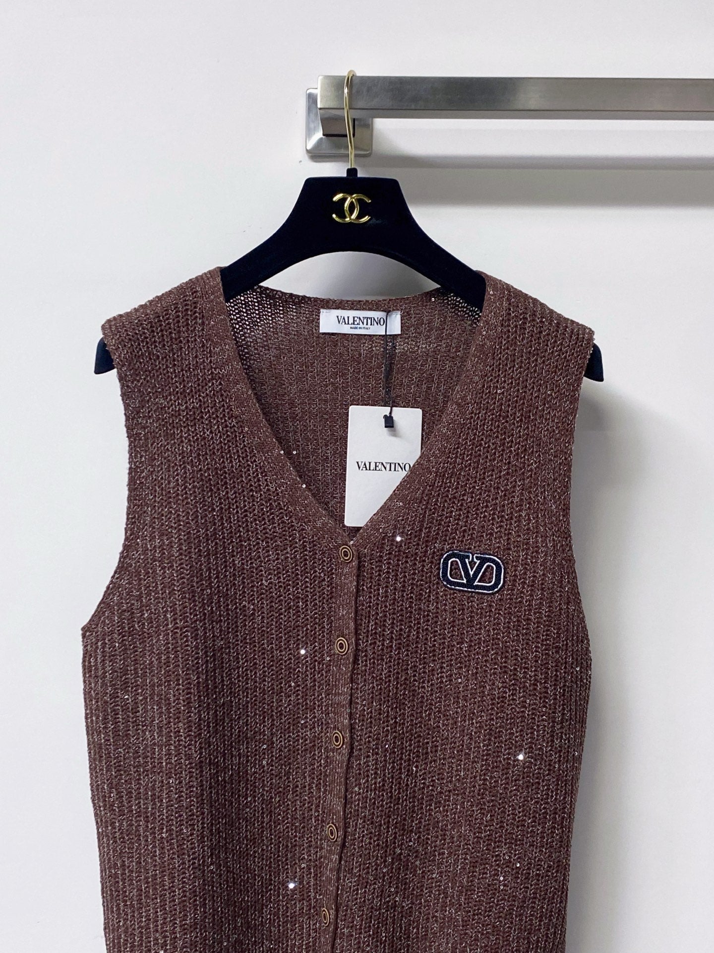 VALENTINO 26S V-NECK BUTTONED KNIT VEST 418
