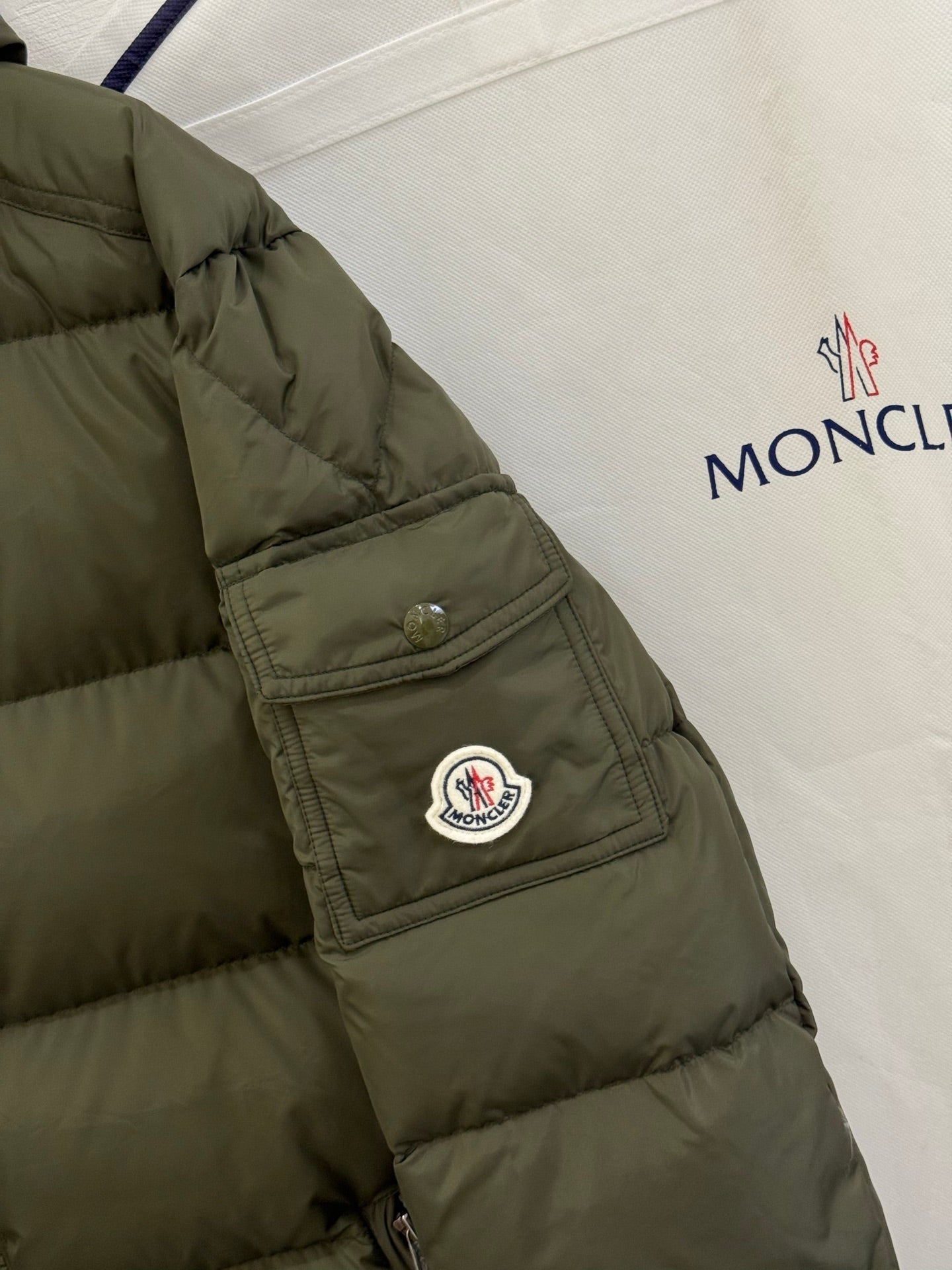 MONCLER 25S SHORT HOODED PUFFER JACKET 325