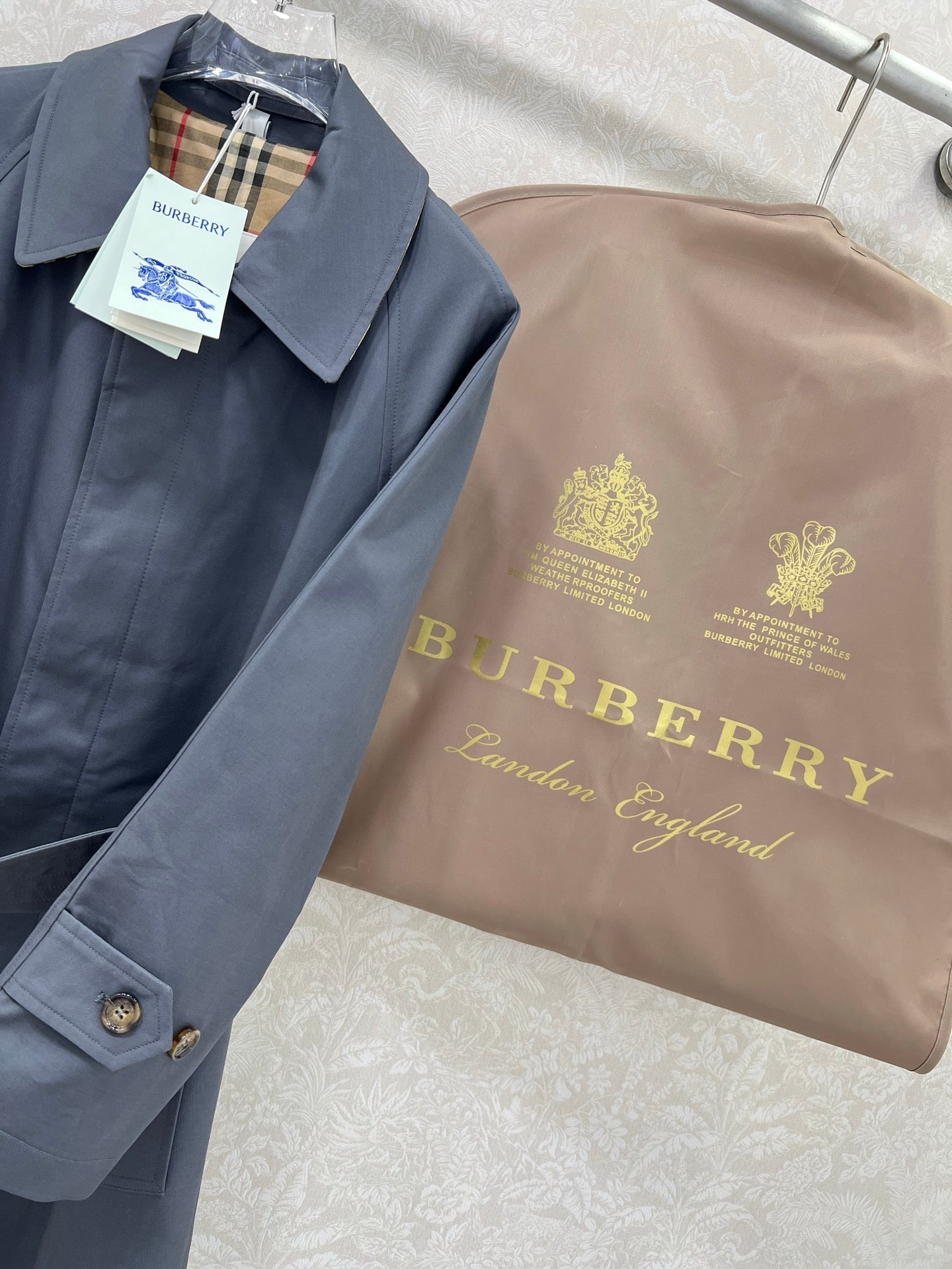 BURBERRY WINDBREAKER JACKET 275090