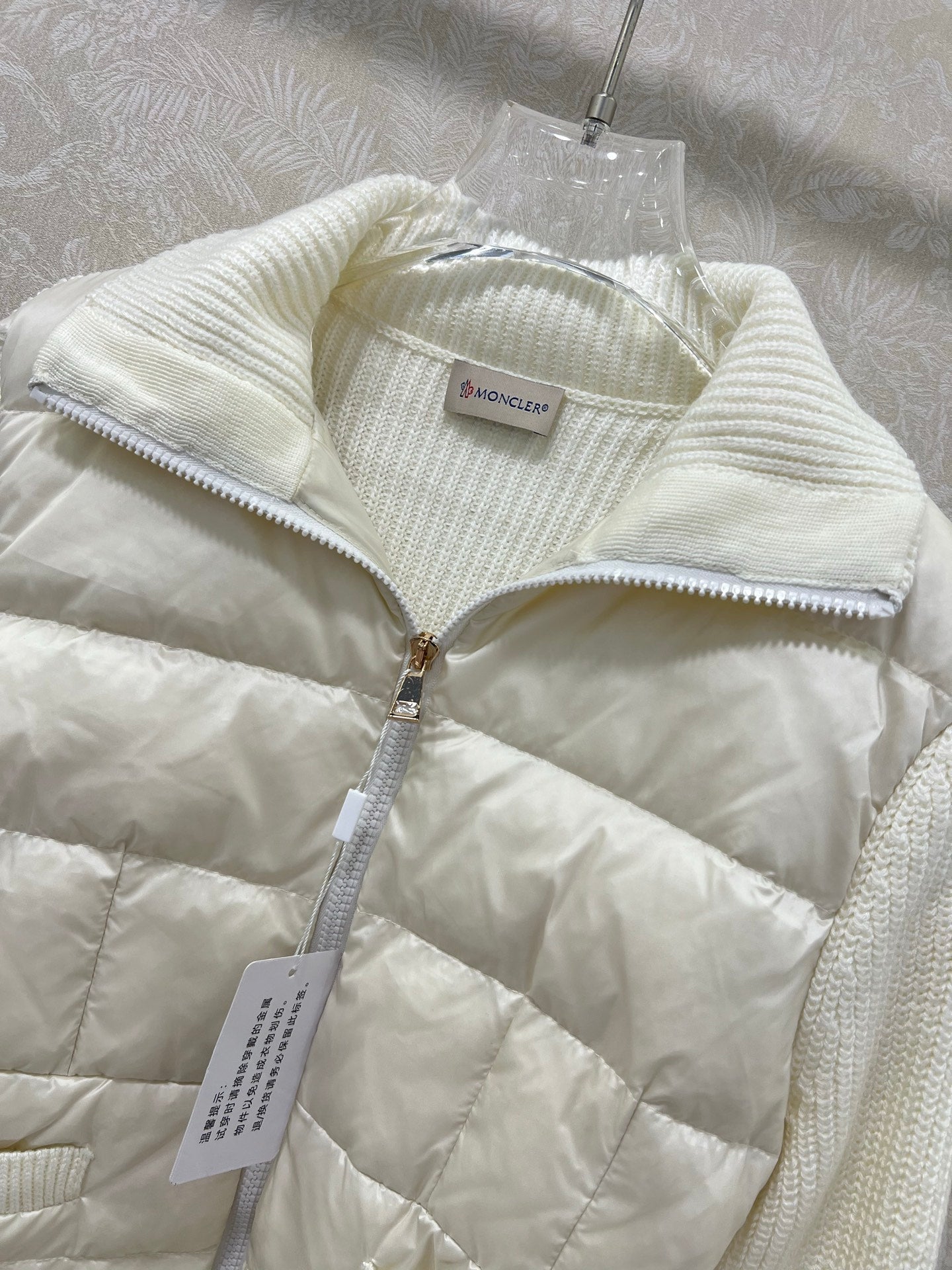 MONCLER 25S JACKET IN WHITE 072