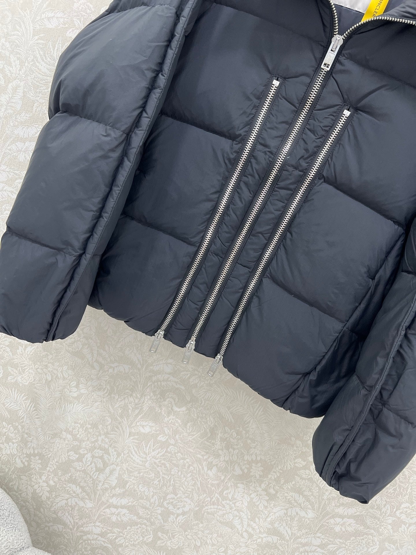 MONCLER 25S JACKET IN BLACK 076