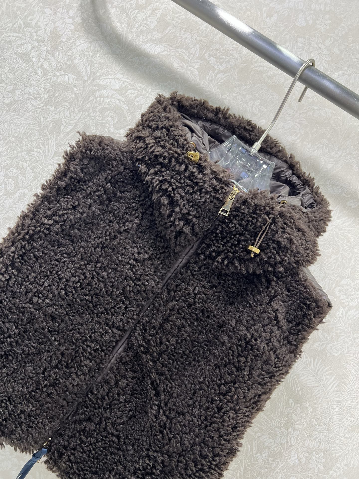 MONCLER 25S SHAGGY VEST IN BROWN 103