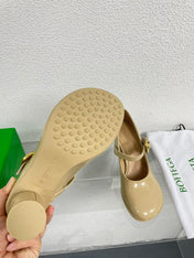 ATOMIC MARY-JANE PUMP 9 CM IN BISQUE BEIGE CALFSKIN