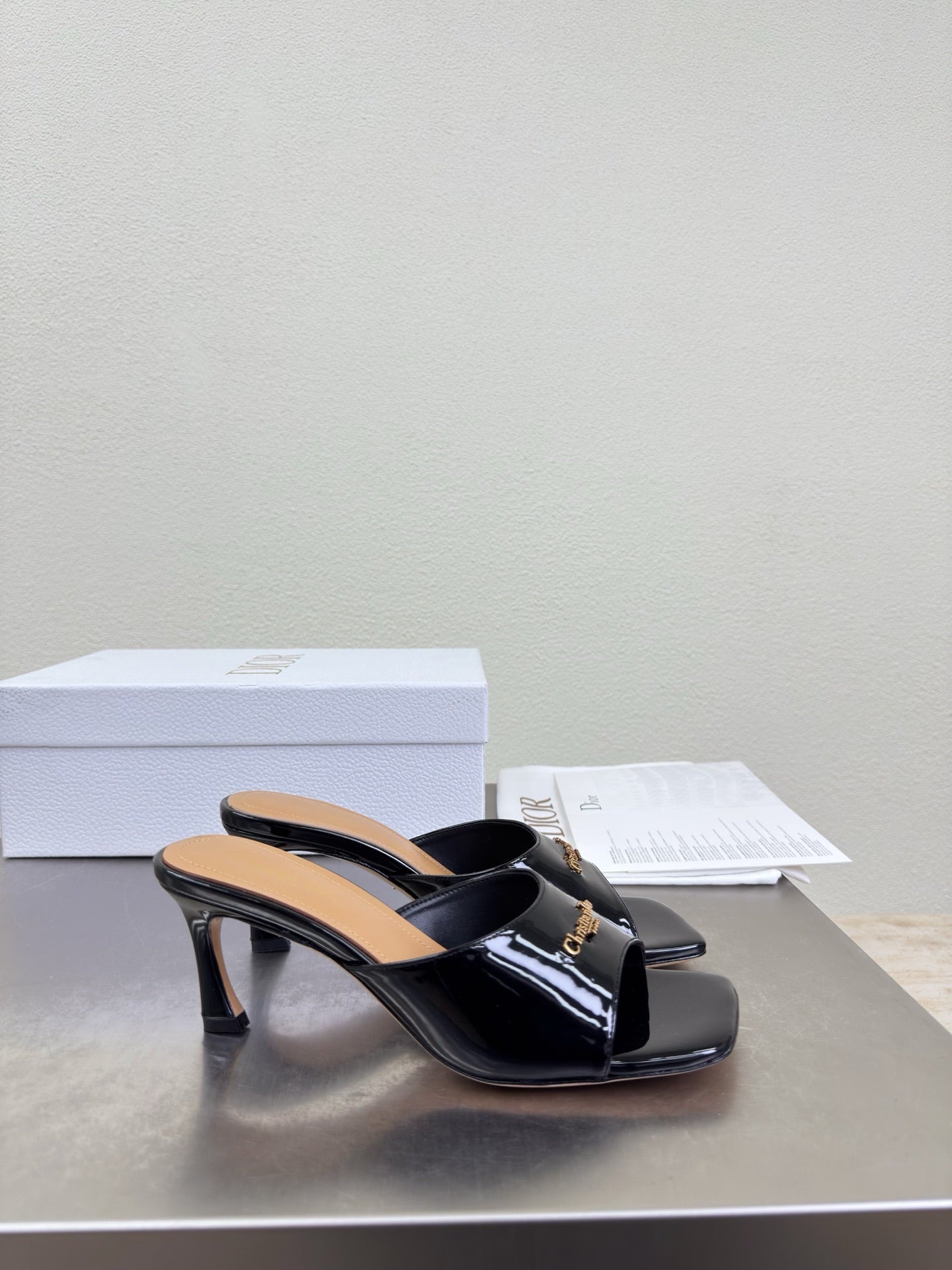 DIOR 26S KITTEN HEEL MULE SANDALS IN BLACK PATENT CALFSKIN WITH LOGO