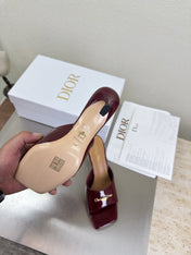 DIOR 26S KITTEN HEEL MULE SANDALS IN BURGUNDY RED PATENT CALFSKIN WITH LOGO