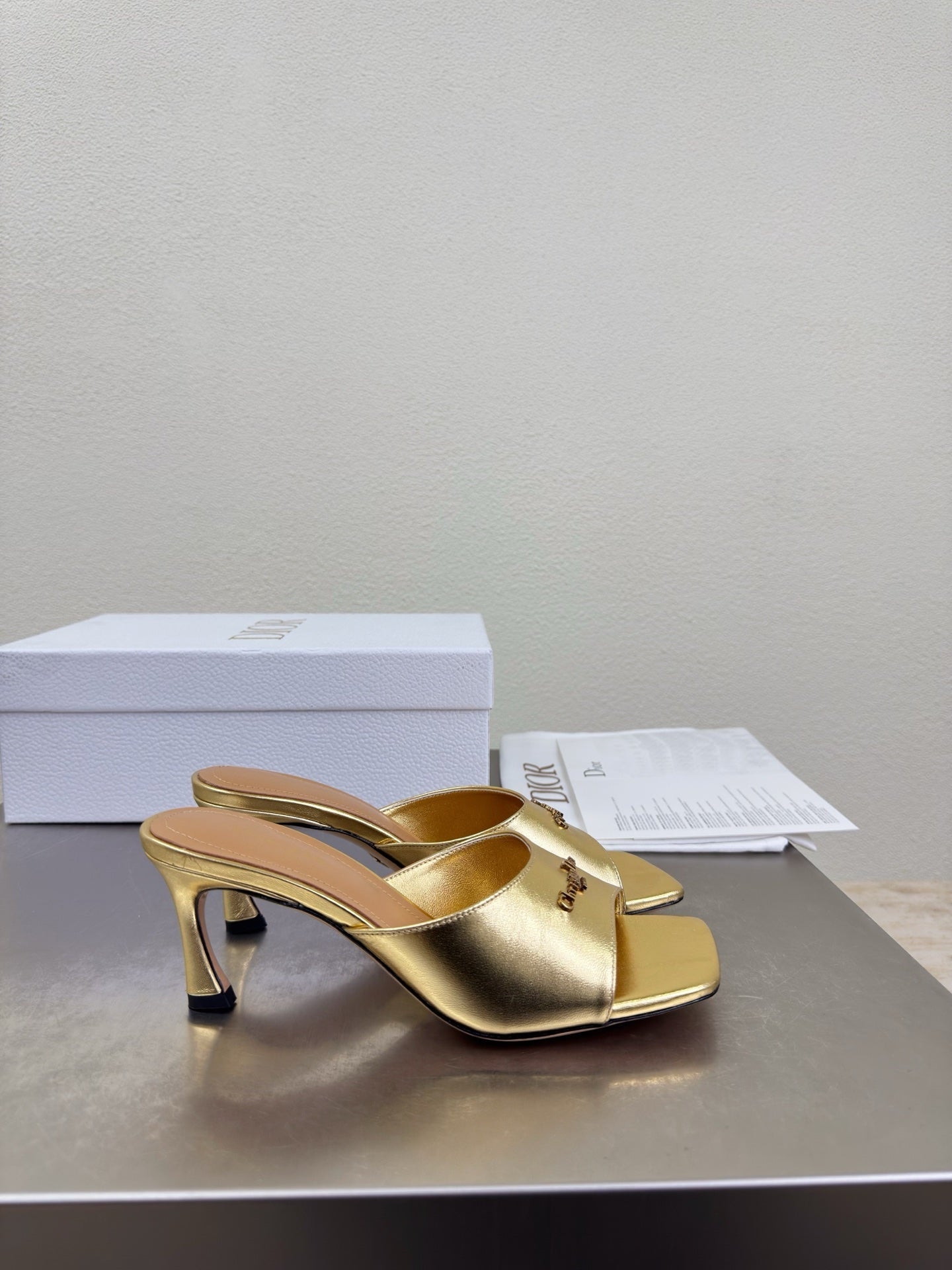 DIOR 26S KITTEN HEEL MULE SANDALS IN GOLD CALFSKIN WITH LOGO