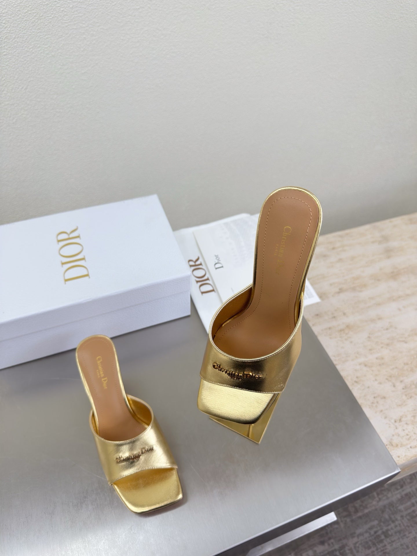 DIOR 26S KITTEN HEEL MULE SANDALS IN GOLD CALFSKIN WITH LOGO