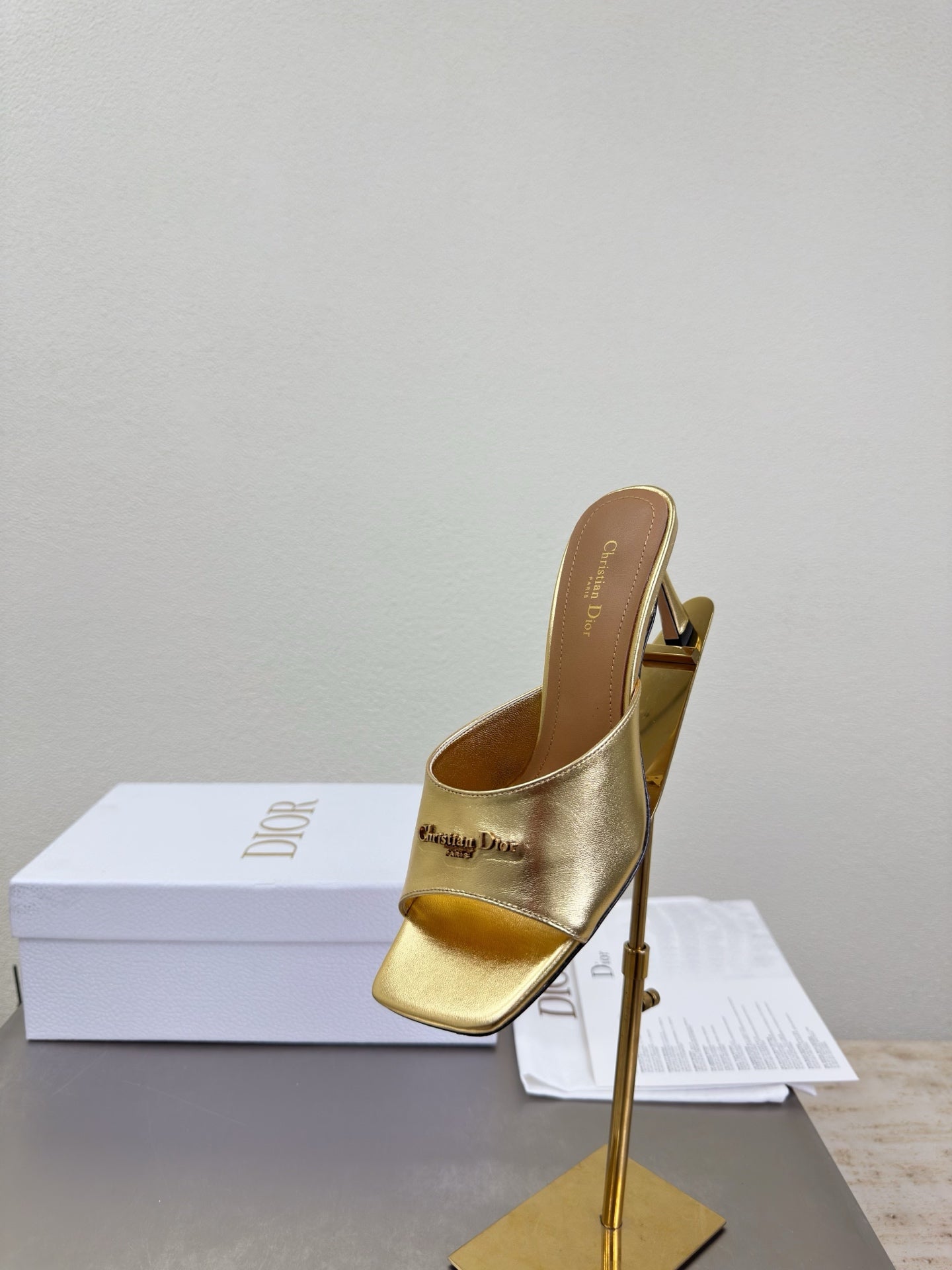 DIOR 26S KITTEN HEEL MULE SANDALS IN GOLD CALFSKIN WITH LOGO