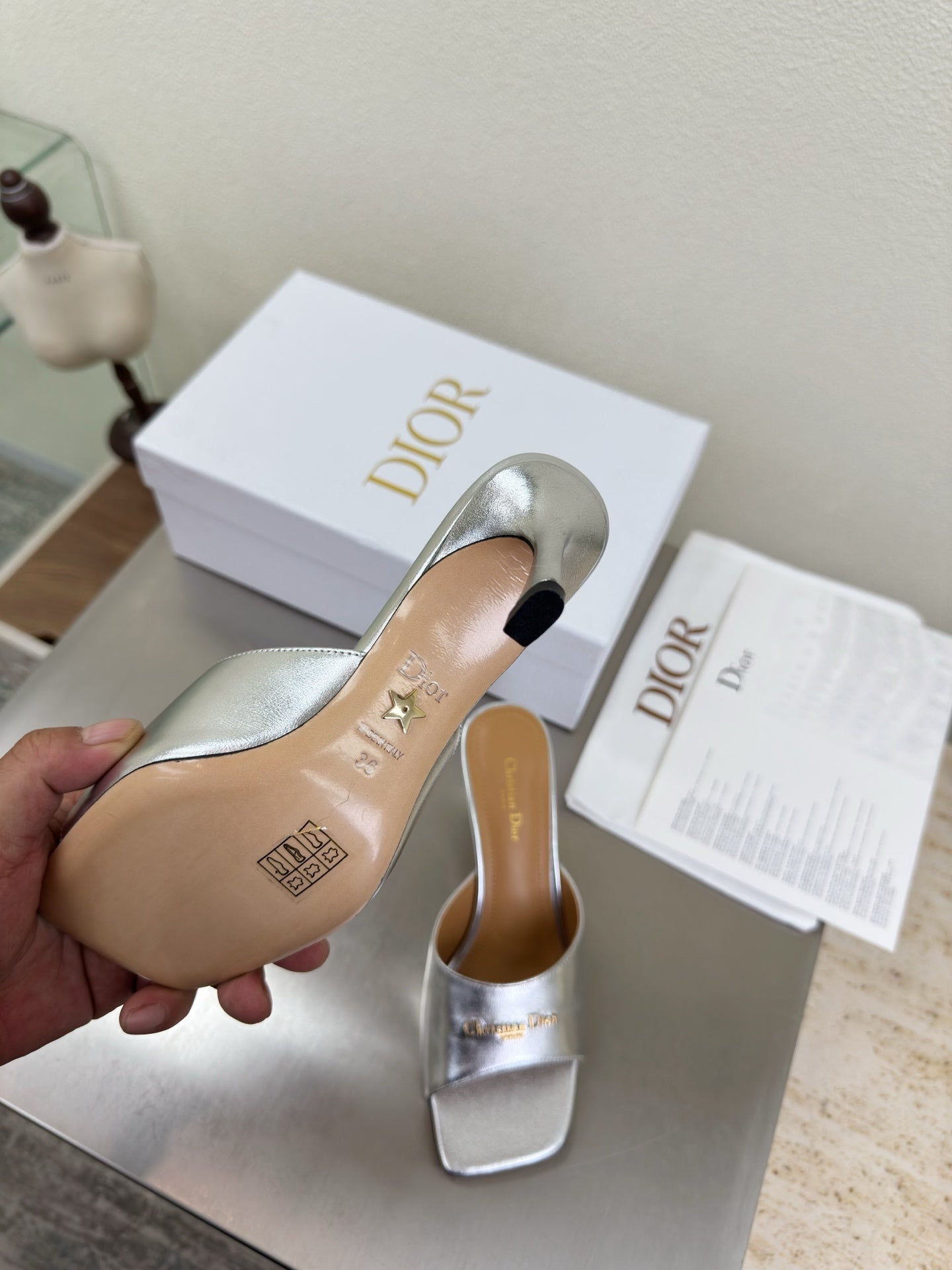 DIOR 26S KITTEN HEEL MULE SANDALS IN SILVER CALFSKIN WITH LOGO