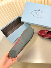 PRADA 26S CLASSIC LOAFERS IN DARK RED LAMBSKIN