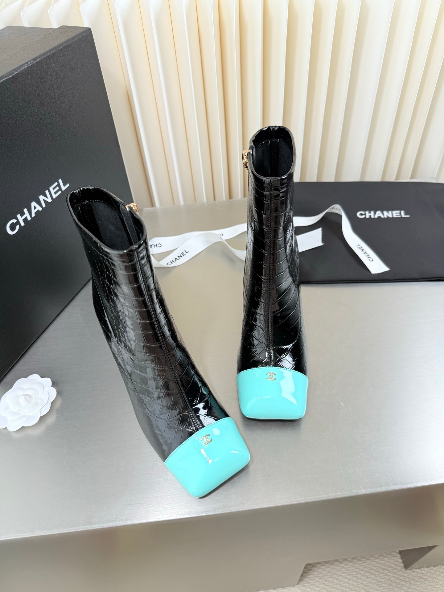 CHANEL 26S ZIPPER BOOTS 75 MM IN BLACK PATENT LEATHER CROCODILE EMBOSSED AND LIGHT BLUE CALFSKIN