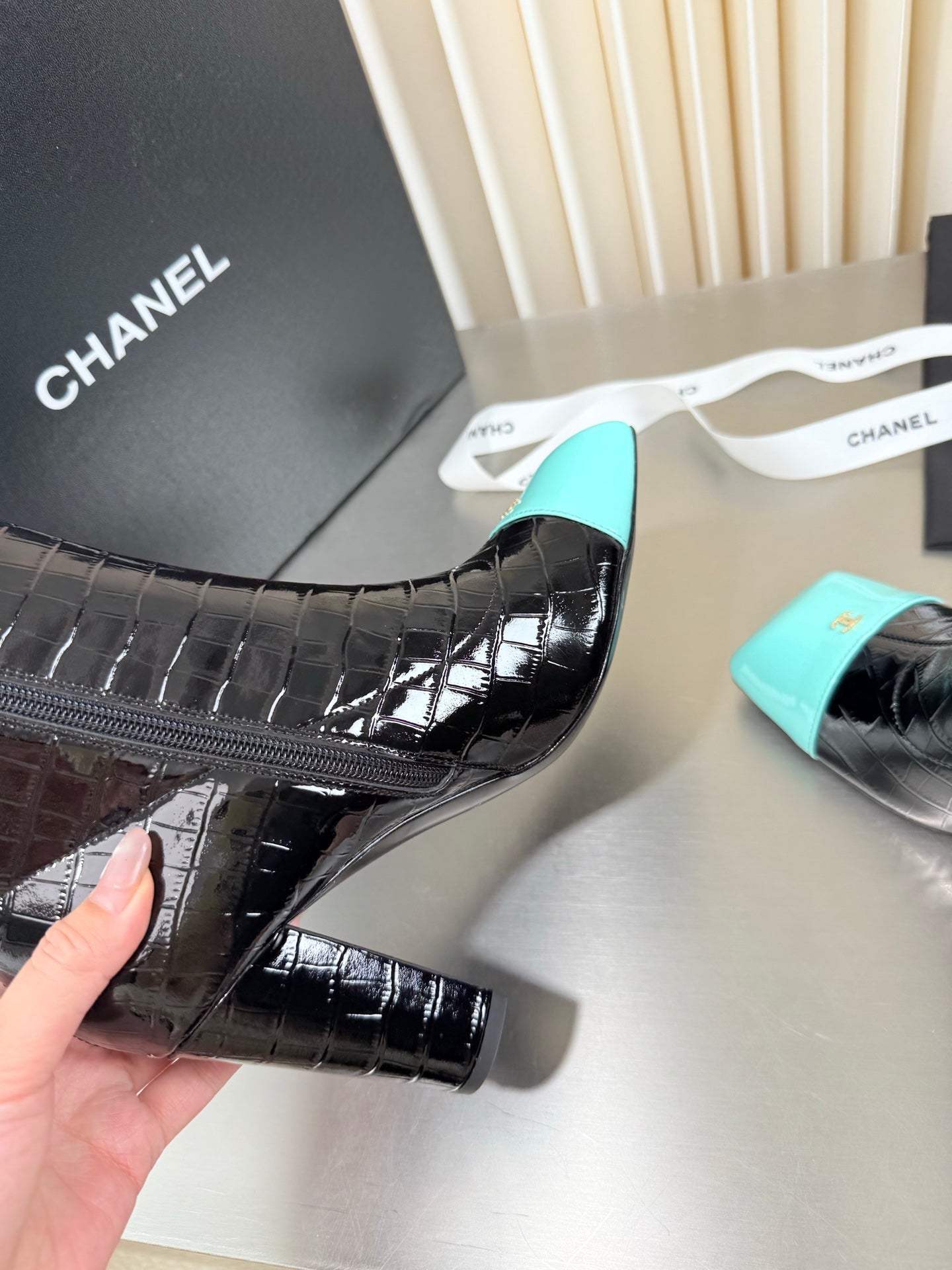 CHANEL 26S ZIPPER BOOTS 75 MM IN BLACK PATENT LEATHER CROCODILE EMBOSSED AND LIGHT BLUE CALFSKIN