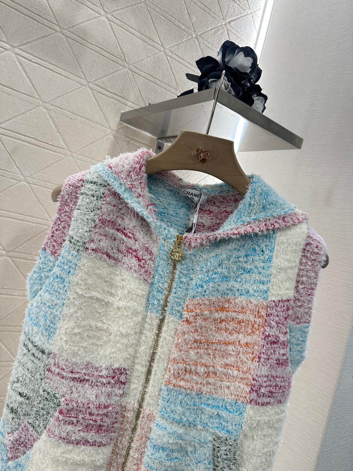 CHANEL SLEEVELESS KNIT HOODIE 276505