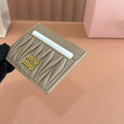 MATELASSÉ NAPPA LEATHER CARD HOLDER TAUPE GRAY