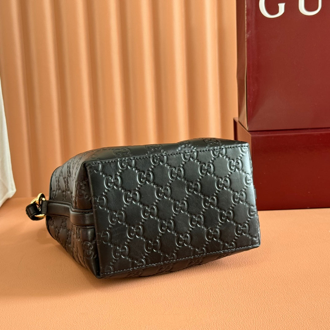 GUCCI 26S HAND BAG 19 IN BLACK CALFSKIN WITH MONOGRAM PATTERN