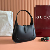 JACKIE SMALL SHOULDER BAG 27 IN BLACK CALFSKIN GOLD HARDWARE