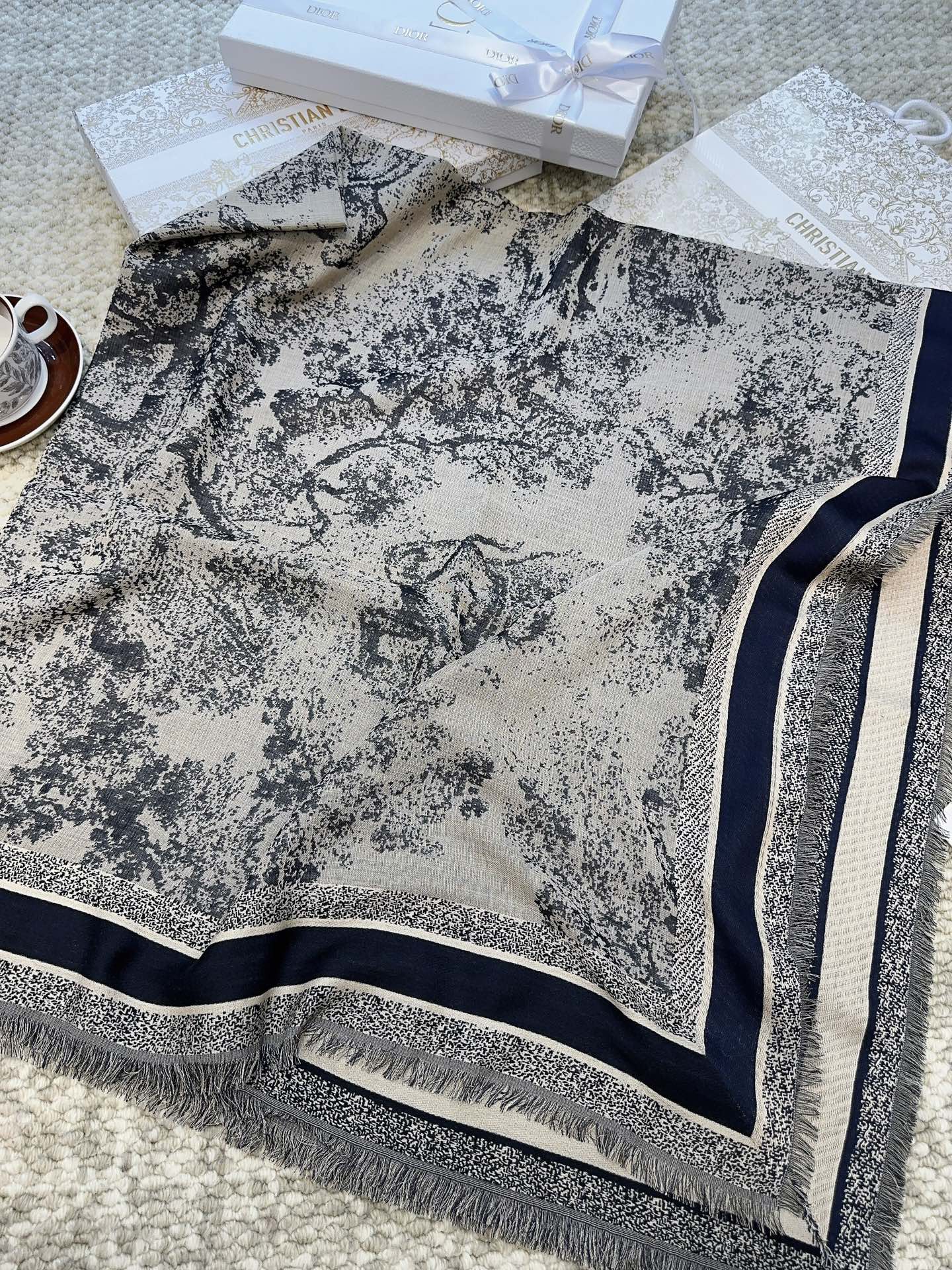 DIOR 26S SCARF 140 IN CASHMERE AND SILK 513542