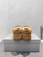 BALENCIAGA 25S AURALEE SLIP-ON 50 MM IN LIGHT BROWN SUEDE STYLE 1
