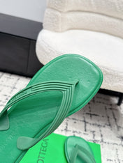 BOTTEGA VENETA 26S THONG SANDALS IN GREEN TPU