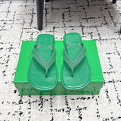 BOTTEGA VENETA 26S THONG SANDALS IN GREEN TPU