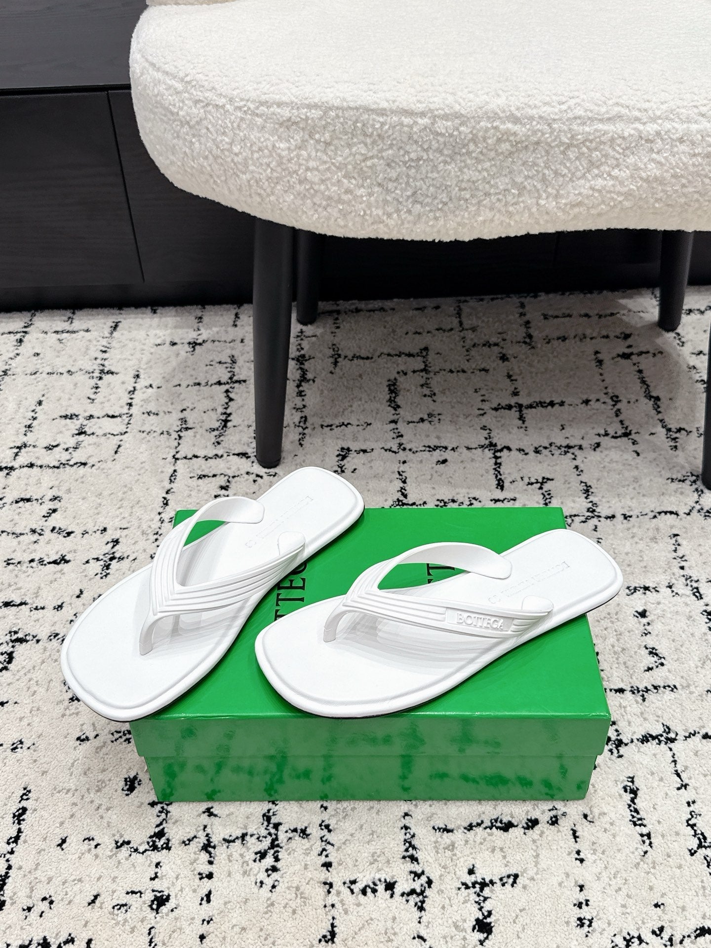 BOTTEGA VENETA 26S THONG SANDALS IN WHITE TPU