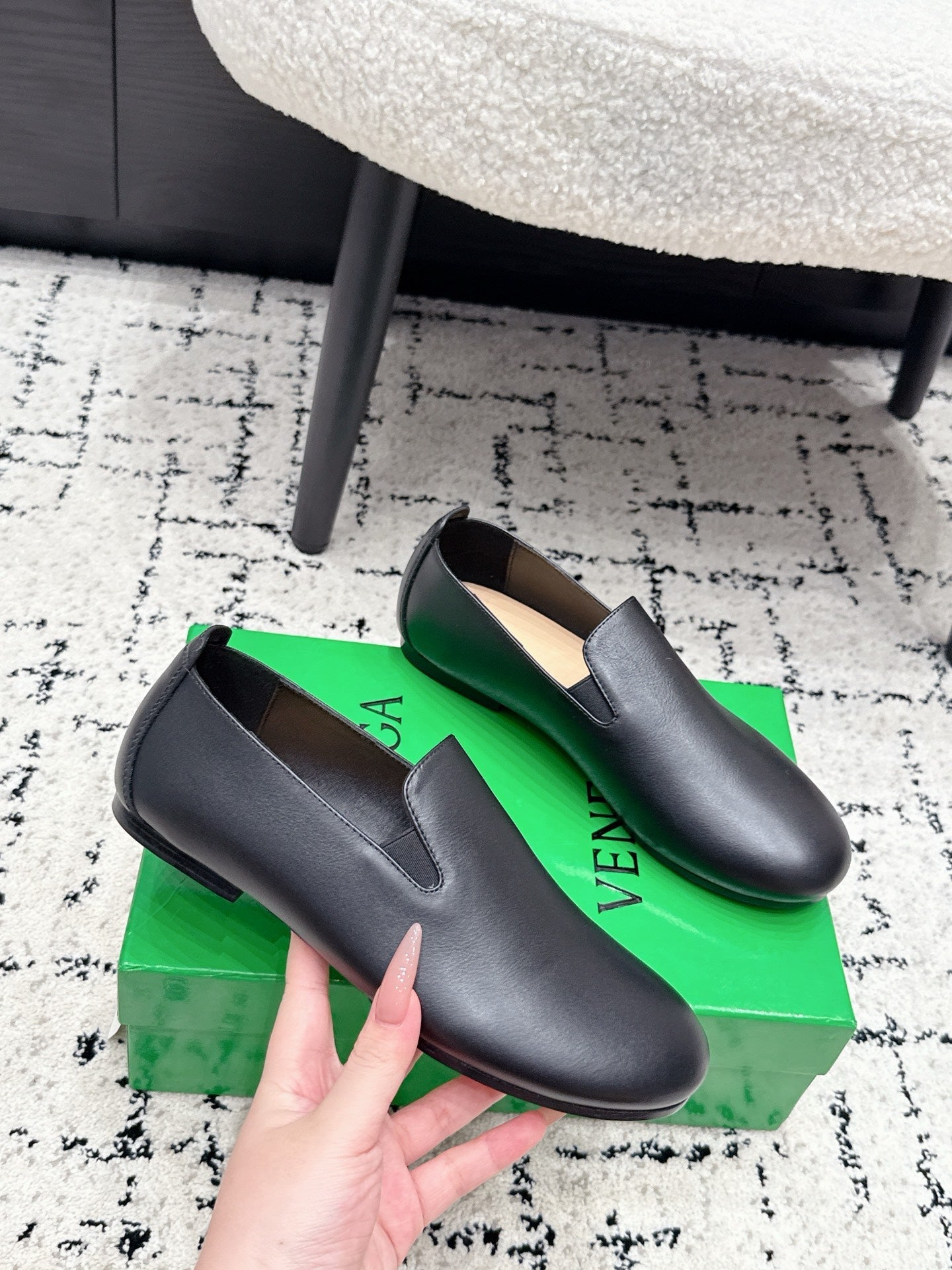 BOTTEGA VENETA 26S FLAT LOAFERS IN BLACK CALFSKIN