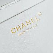 CHANEL 26S CLASSIC FLAP MEDIUM 23 IN NATURAL RAFFIA AND WHITE CALFSKIN GOLD HARDWARE